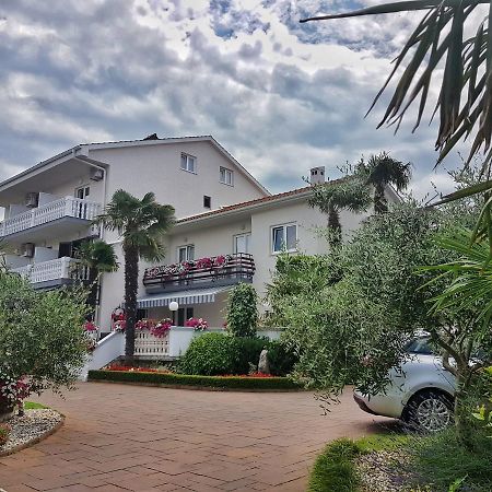 Guest House Katarina Malinska Bagian luar foto