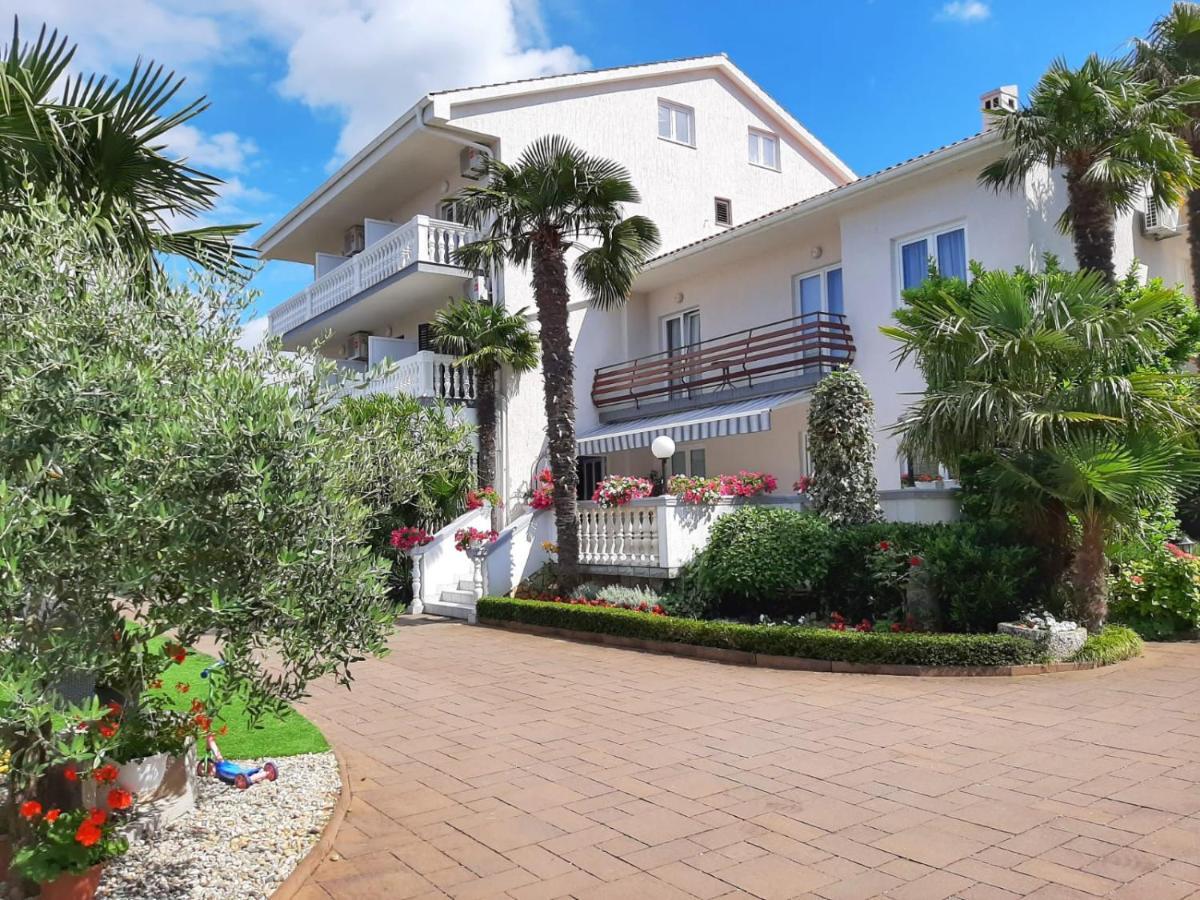 Guest House Katarina Malinska Bagian luar foto