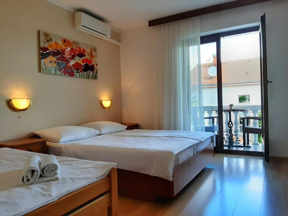 Guest House Katarina Malinska Bagian luar foto