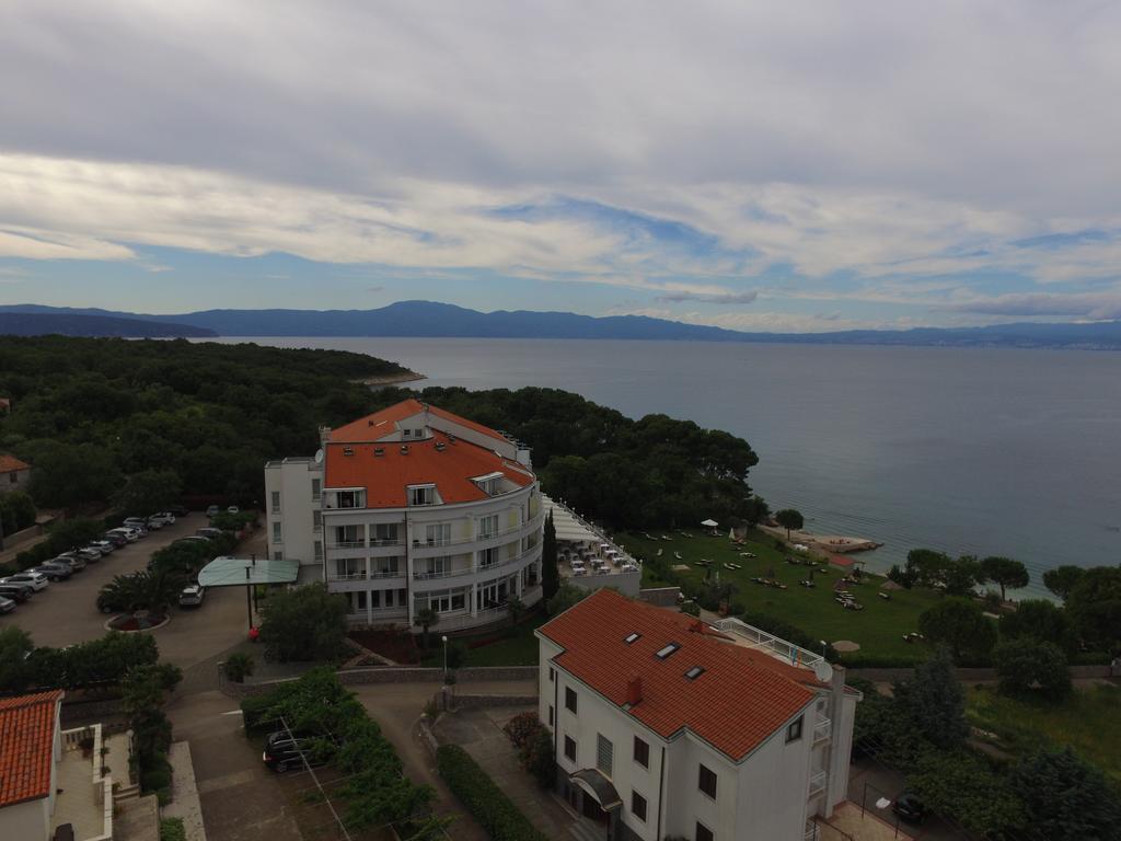Guest House Katarina Malinska Bagian luar foto