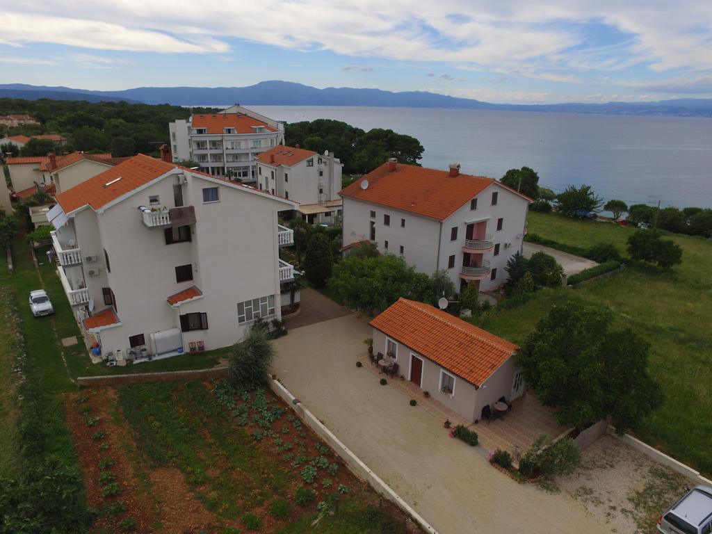 Guest House Katarina Malinska Bagian luar foto