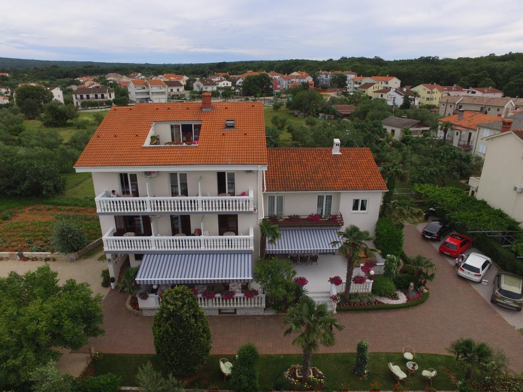Guest House Katarina Malinska Bagian luar foto