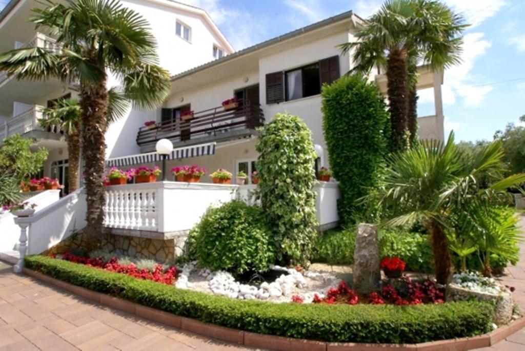 Guest House Katarina Malinska Bagian luar foto