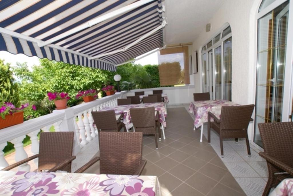 Guest House Katarina Malinska Bagian luar foto