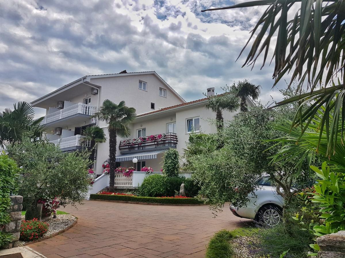 Guest House Katarina Malinska Bagian luar foto