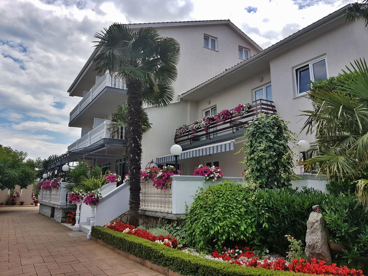 Guest House Katarina Malinska Bagian luar foto